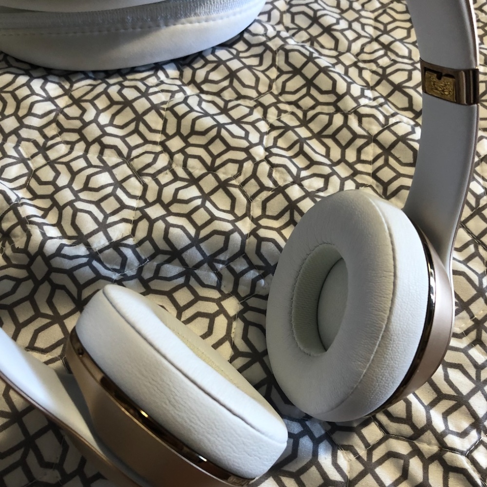 Beats Solo 3 Gold - Picture 3 of 3